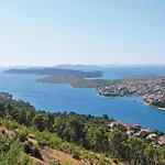 3 Bedroom Cozy In * Grebaštica