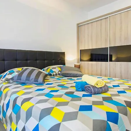 3 Bedroom Cozy In Appartement *