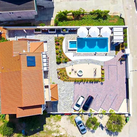 Apartmán 3 Bedroom Cozy In Grebaštica