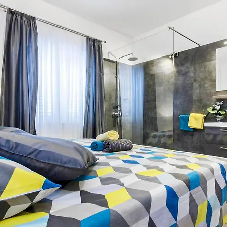 3 Bedroom Cozy In Apartmán Grebaštica
