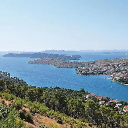 3 Bedroom Cozy In * Grebaštica